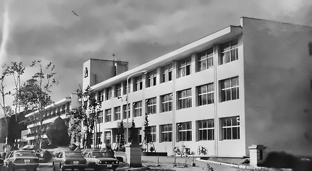 開校時の校舎（昭和53年撮影）
